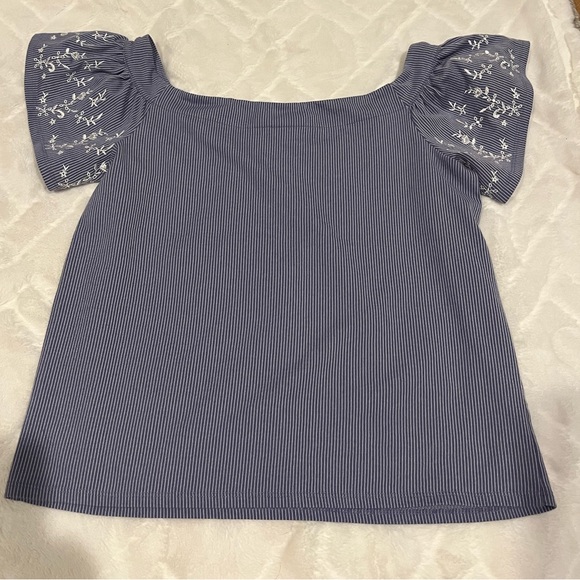 NWOT - Women's Top EXCELLENT condition! Size Medium - Picture 2 of 7